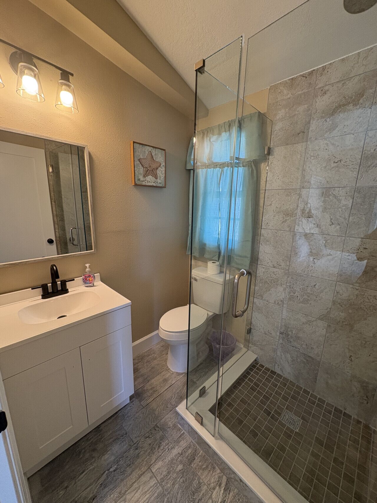 Sèche-cheveux, serviettes fournies