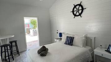 1 slaapkamer, een strijkplank/strijkijzer, gratis wifi, beddengoed