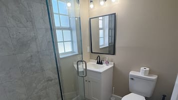 SĂšche-cheveux, serviettes fournies