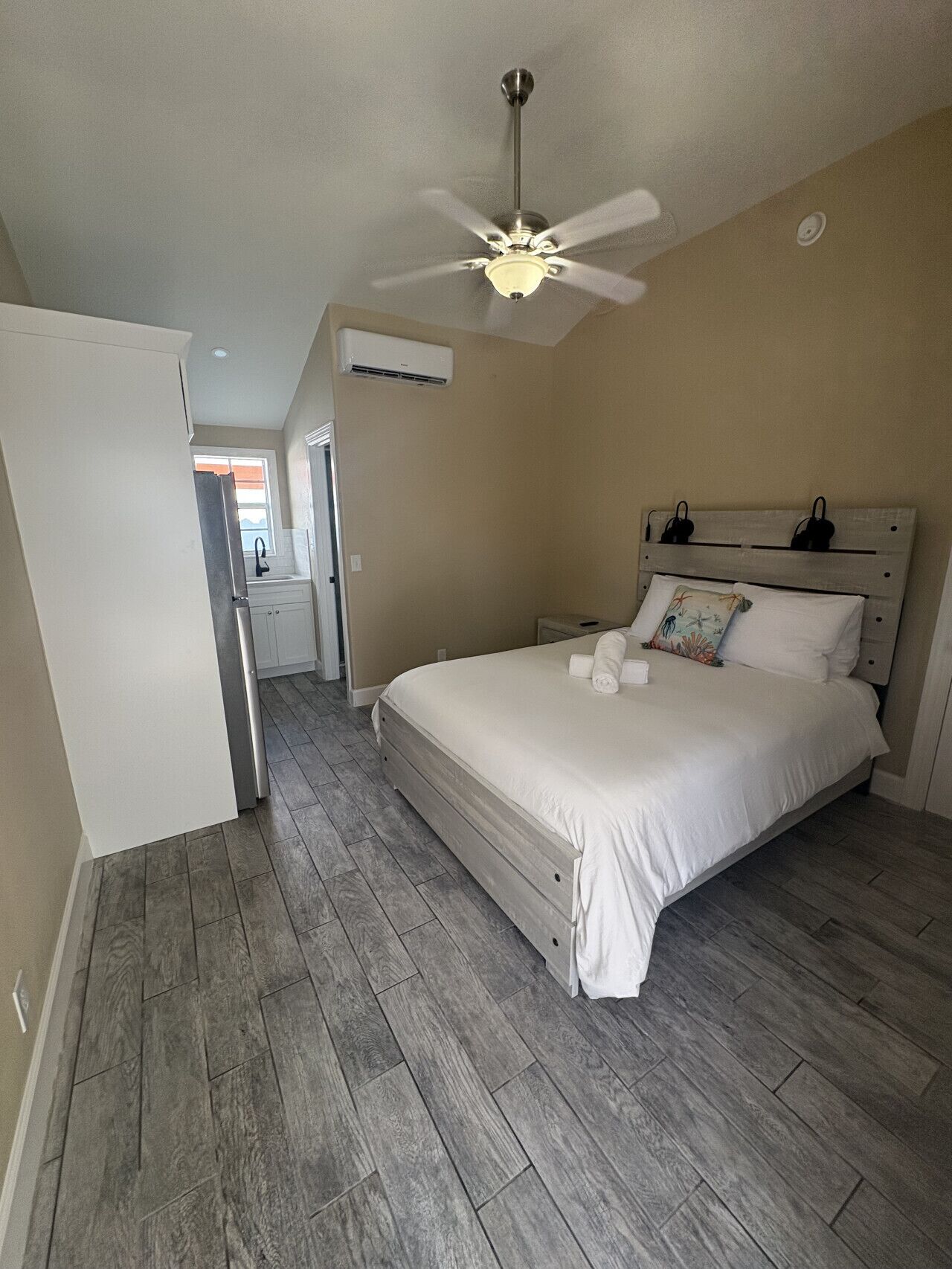 1 chambre, fer et planche à repasser, Wi-Fi gratuit, draps fournis