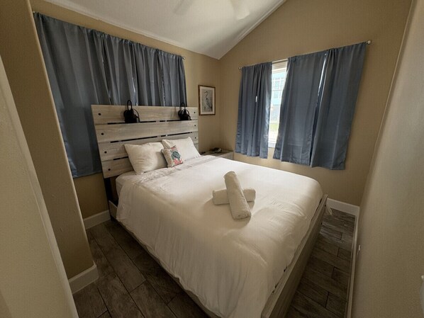 1 bedroom, iron/ironing board, free WiFi, bed sheets - Modern bungalow w/ Oceanview #9 (Treasure Island)