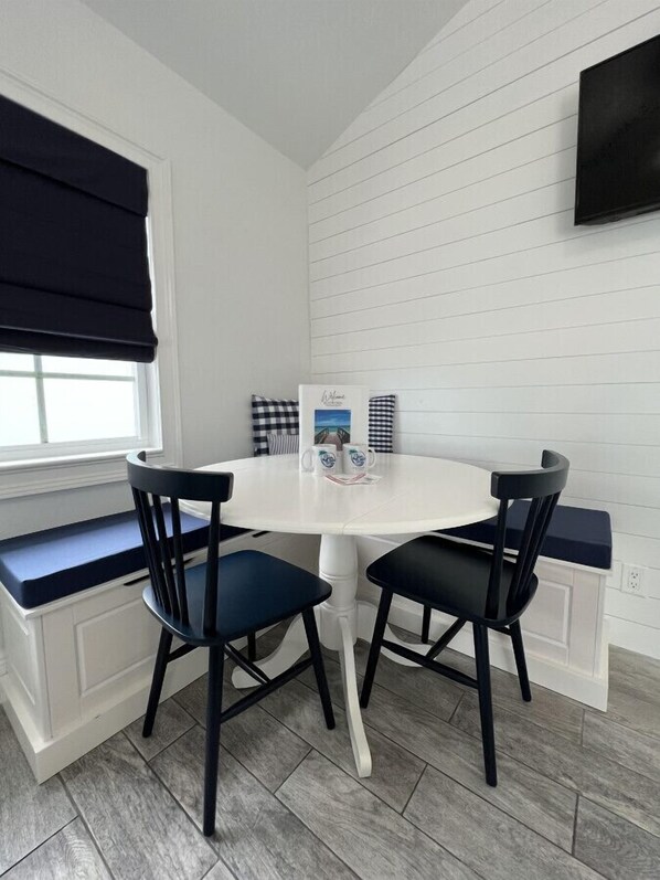 Dining - Steps to the beach bungalow #11 (Treasure Island)