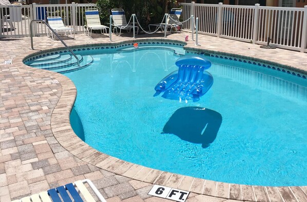 A heated pool - NEW Renovated Oceanview 2BR Cottage #6 (Treasure Island)