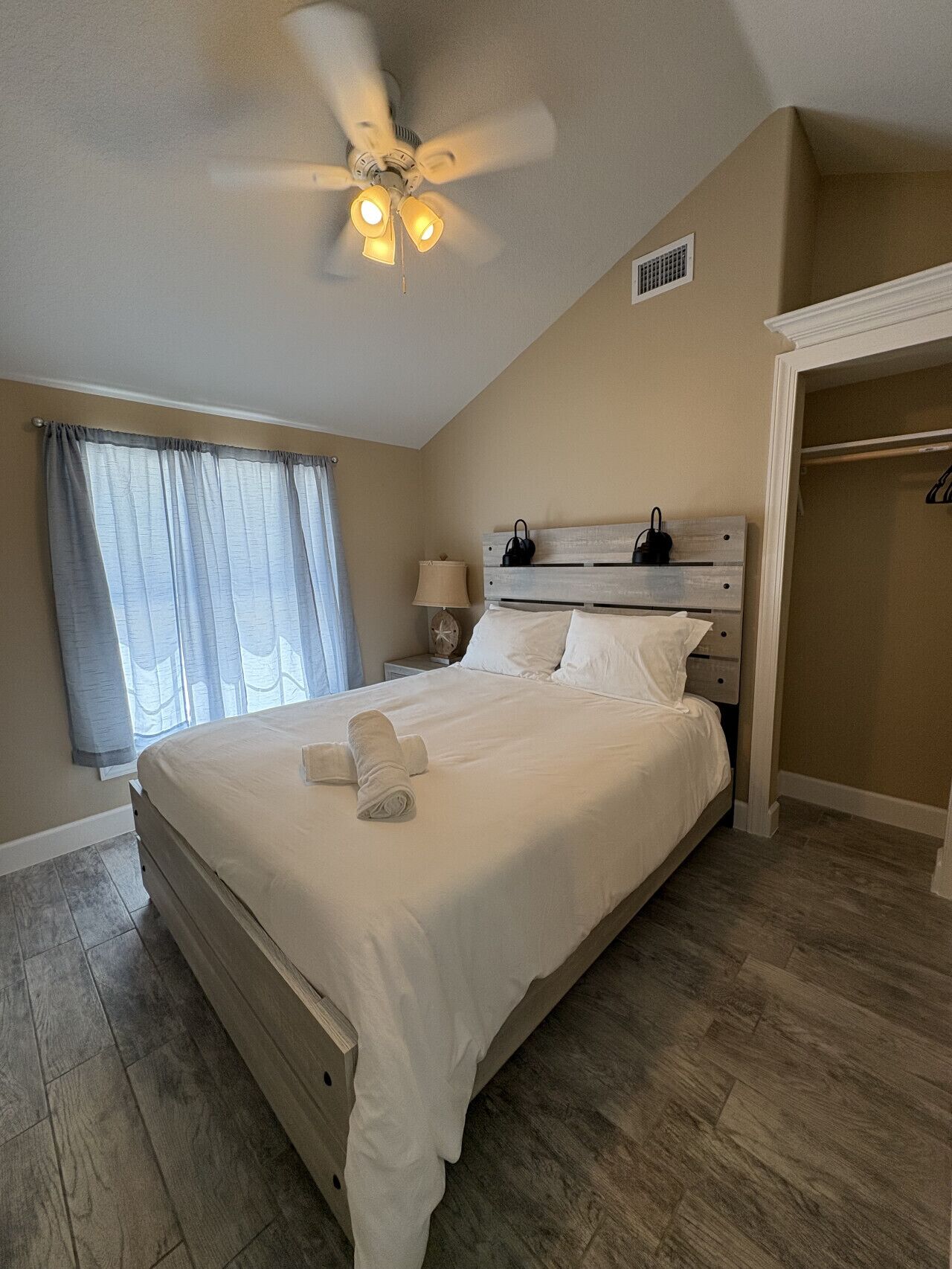 2 chambres, fer et planche à repasser, Wi-Fi gratuit, draps fournis