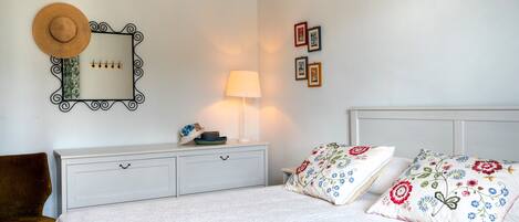 2 soverom, strykejern/-brett, wi-fi (inkludert) og sengetøy