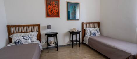 2 bedrooms, iron/ironing board, free WiFi, bed sheets