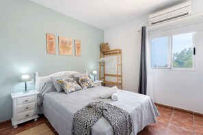 1 غرفة نوم ومكواة/لوح كي وواي فاي مجانًا وملاءات أسرّة