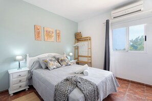 1 chambre, fer et planche à repasser, Wi-Fi gratuit, draps fournis