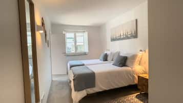 3 bedrooms, iron/ironing board, free WiFi, bed sheets