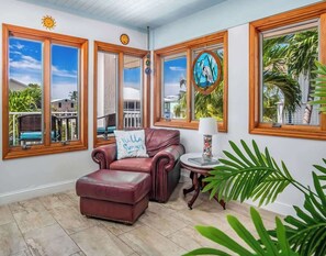 Smart TV, video games, DVD player - Sunshine 23 | Dog-friendly canalfront home (Summerland Key)