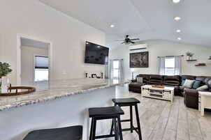 House, 2 Bedrooms | Living area