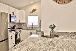 House, 2 Bedrooms | Private kitchen | Fridge, oven, coffee/tea maker - Rutland's Hidden Gem: 2 Br/1ba Renovated Home Close To Everything 2 Bedroom Home (Rutland)