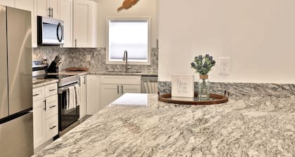Rutland's Hidden Gem: 2 Br/1ba Renovated Home Close To Everything 2 Bedroom Home