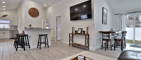 House, 2 Bedrooms | Dining