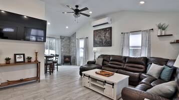 House, 2 Bedrooms | Living area