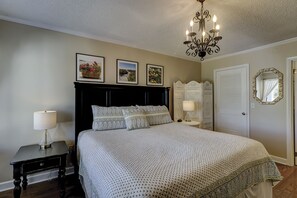 2 bedrooms, iron/ironing board, Internet, bed sheets - Sunset Rentals | Forest Gardens 66 (Hilton Head Island)