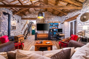 Smart TV, fireplace, stereo - Rustic Cozy house Pupy (Krnica)