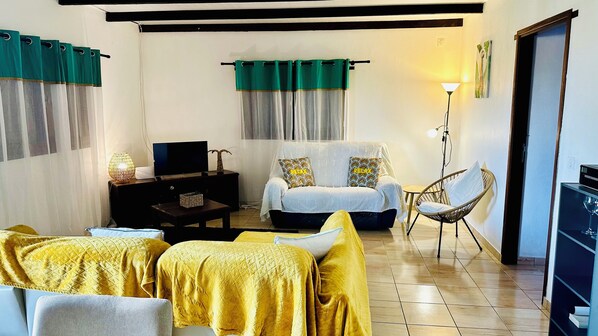 Smart TV, books - Maison Entière (Tonate-Macouria)