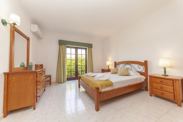 Room - G - Bedroom 3 in Vila Ceu (Odiáxere)