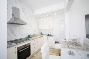 Private kitchen - B50 - Main Square Apartment in Lagos (Lagos)