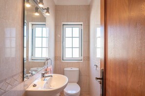 浴缸、風筒、提供毛巾