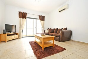 Living area - B67 - Palmeiras Sunflower Apartment (Lagos)