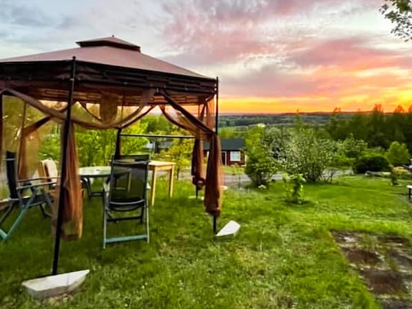 House | Outdoor dining