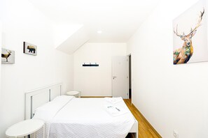 Room - R - Bedroom 1 in Casa do Moinho Guesthouse (Odiáxere)