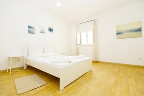 Room - R - Bedroom 3 in Casa do Moinho Guesthouse (Odiáxere)