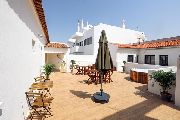 تناول الطعام بالخارج