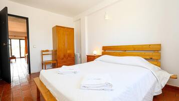 2 chambres, fer et planche à repasser, Wi-Fi gratuit, draps fournis