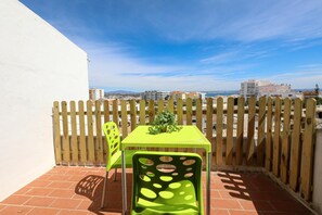 Outdoor dining - B71 - Pipa's House in Lagos (Lagos)