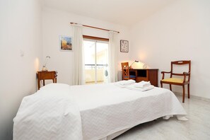 3 chambres, accès au Wi-Fi (inclus), literie fournie