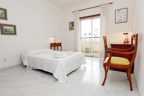 Room - C19 - Do Mar Apartment in Lagos (Lagos)