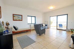 Living area - B80 - Gideon Albasol 2 Bed Apartment in Lagos (Lagos)