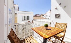 Outdoor dining - B13 - Patio Apartment in Casa Feliz (Lagos)