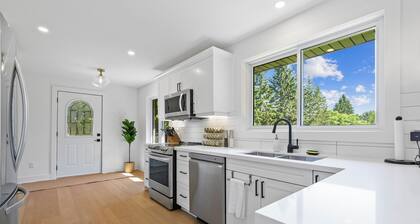 Waterfront Cottage with Hot Tub and Games Room