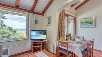 Family Apartment, Multiple Bedrooms (Valdarke Sea View Apartment) | Dining