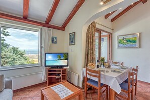 Family Apartment, Multiple Bedrooms (Valdarke Sea View Apartment) | Dining