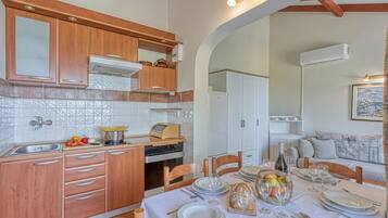 Apartamento família, 1 quarto, sacada (Valdarke Sea View Apartment /w) | Cozinha privada