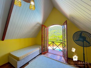 6 Schlafzimmer, Bügeleisen/Bügelbrett, kostenloses WLAN