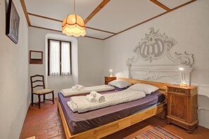 2 habitaciones, tabla de planchar con plancha, wifi y ropa de cama 