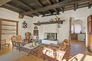 Standard Apartment, Multiple Bedrooms (Historical Caslano 1) | Living area | TV