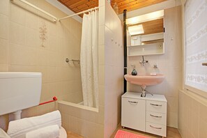 Standard Apartment, Multiple Bedrooms (Historical Caslano 1) | Bathroom | Shower, hair dryer, towels, soap