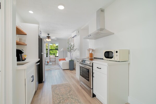 Private kitchen - Beautiful Luxury Loft - minutes from beaches and downtown! w/ Free Shuttle Rides (West Palm Beach)