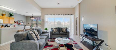 Smart-TV, videospill, DVD-spiller og fotballspill