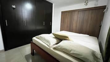 2 bedrooms, iron/ironing board, WiFi, bed sheets