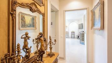 Standard Apartment, 1 Bedroom, Microwave (Queen Lake View Apartment with) | Interior