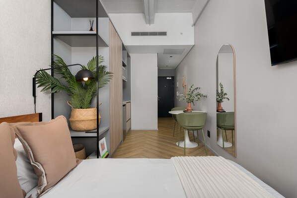 City Studio | Living area | 40-inch flat-screen TV with cable channels, TV, Netflix - One Thibault 1910 (Cape Town)