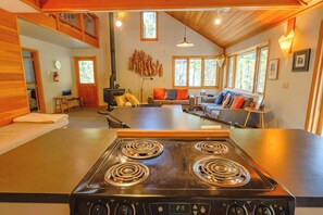 Interior - Phoenix, 3 Bedroom Woodland Cabin (Winthrop)